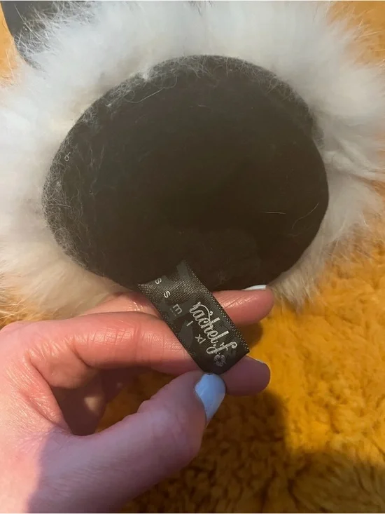 Black Leather Mittens with White Fur Trim and Microphone Print - Picture 6 of 8